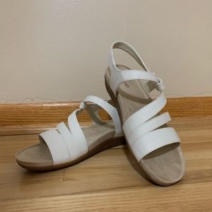 BareTraps Sandals (new condition)